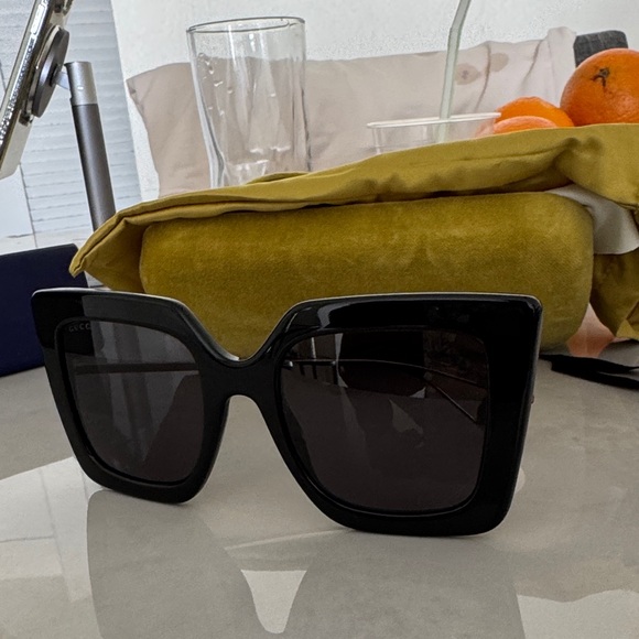Gucci Accessories - Gucci Black Oversized Sunglasses